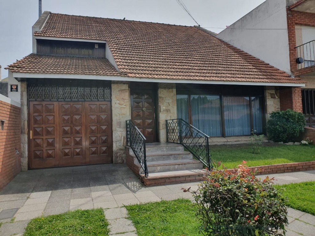 GONZALEZ PROPIEDADES, VENTA DE CASA - CHALET, PRECIO U$S 218000, VENTA DE  CASA - CHALET EN LA PERLA, MAR DEL PLATA, PROPIEDAD ID370234